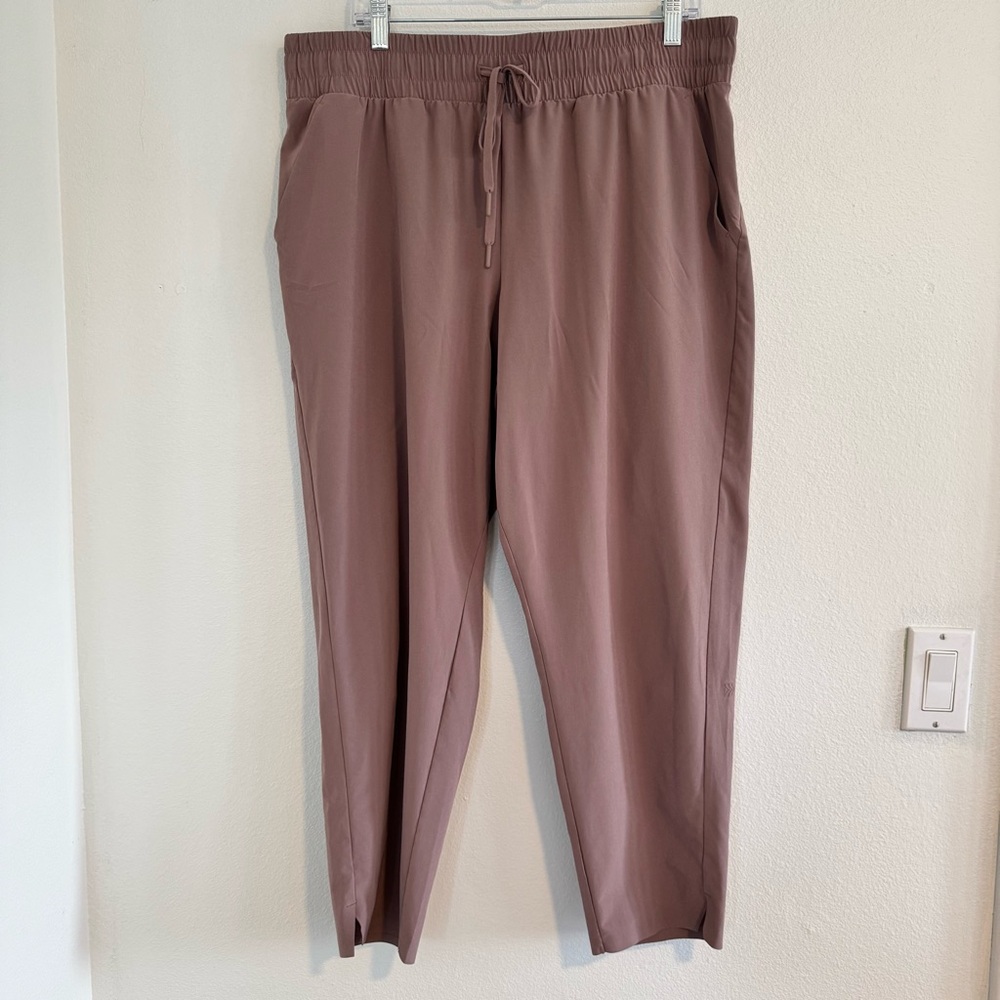 All in Motion Joggers in Taupe Size XL